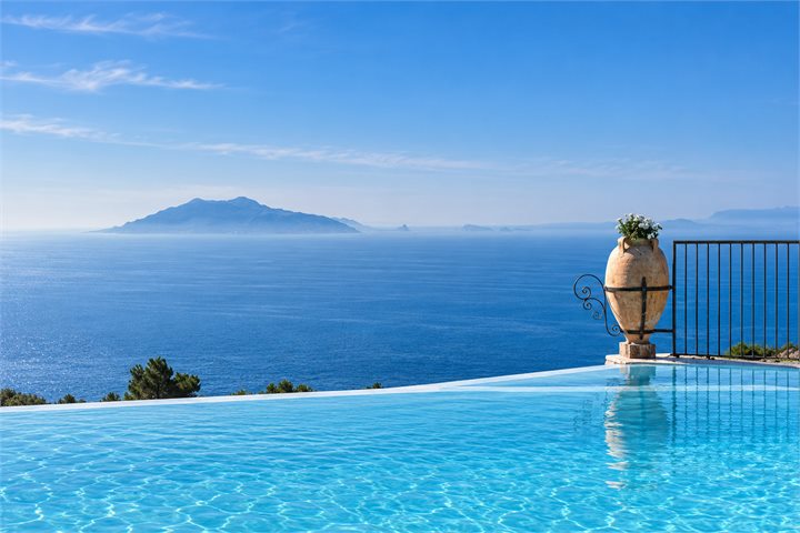 Infinity Pool realizzata da A.R. Piscine — 4