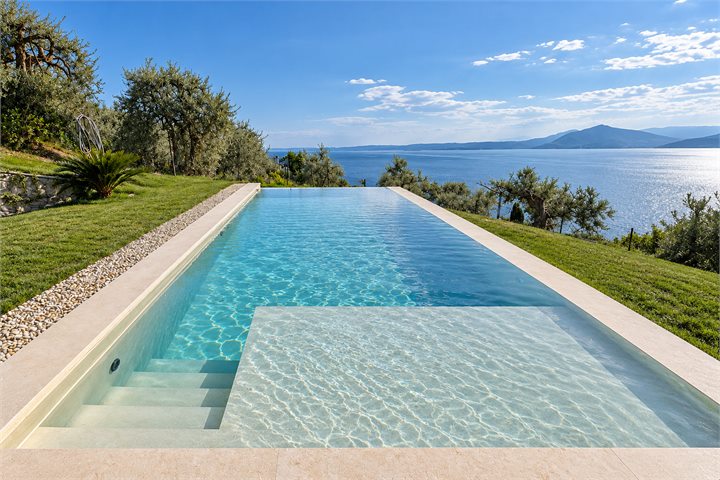 Infinity Pool realizzata da A.R. Piscine — 7