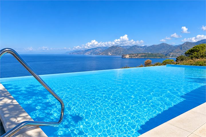 Infinity Pool realizzata da A.R. Piscine — 8