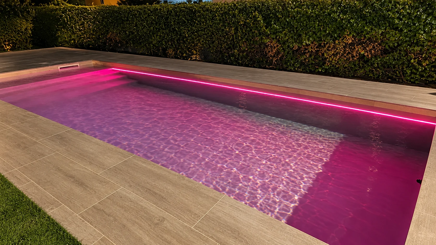 Illuminazione architettonica della piscina